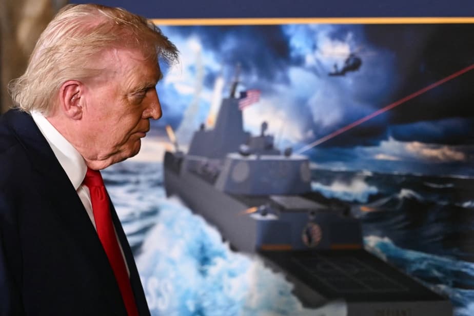 Trump baptise des navires de guerre à son nom : dérive autoritaire?
